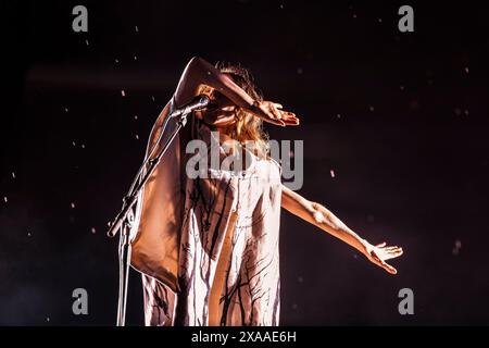 Barcelona, Spanien. 2024.06.01. PJ Harvey tritt am 1. Juni 2024 auf der Bühne im Primavera Sound in Barcelona auf. Stockfoto