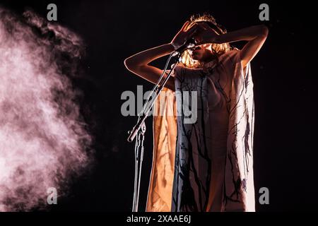 Barcelona, Spanien. 2024.06.01. PJ Harvey tritt am 1. Juni 2024 auf der Bühne im Primavera Sound in Barcelona auf. Stockfoto