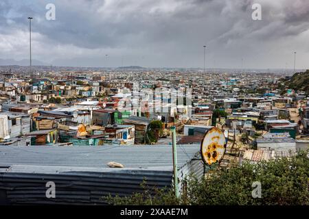 Die Häuser in Khayelitsha in Westkap, Südafrika an einem bewölkten Tag Stockfoto