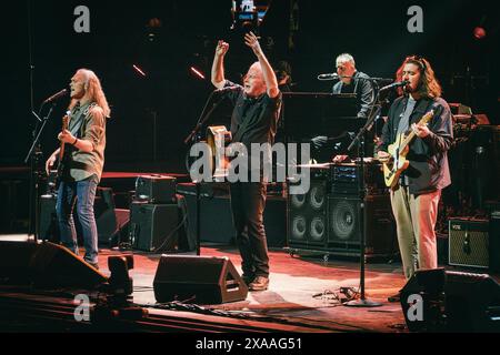 Manchester, Großbritannien. Juni 2024. Die US-Rocklegenden Eagles treten im Rahmen ihrer „The Long Goodbye“-Tour im Co-OP Live in Manchester auf. Foto: Thomas Jackson/Alamy Live News Stockfoto