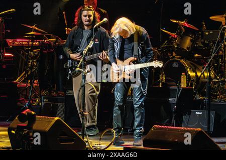 Manchester, Großbritannien. Juni 2024. Die US-Rocklegenden Eagles treten im Rahmen ihrer „The Long Goodbye“-Tour im Co-OP Live in Manchester auf. Foto: Thomas Jackson/Alamy Live News Stockfoto