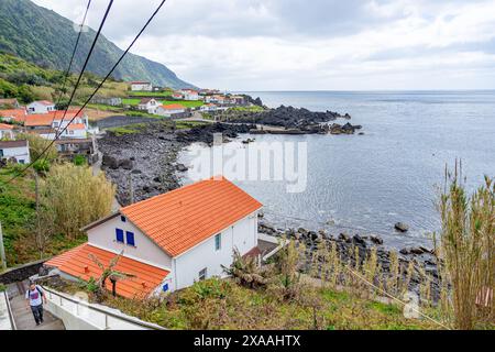 Eine Treppe führt zum Fajã das Almas. São Jorge-Insel Azoren-Portugal. Stockfoto