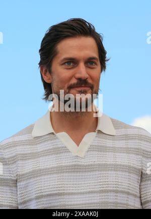 Cannes, Frankreich. Mai 2024. Lucas Bravo bei den Balconettes (Les Femmes Au Balcon) Filmfoto beim 77. Filmfestival von Cannes. Quelle: Doreen Kennedy/Alamy Live News. Stockfoto