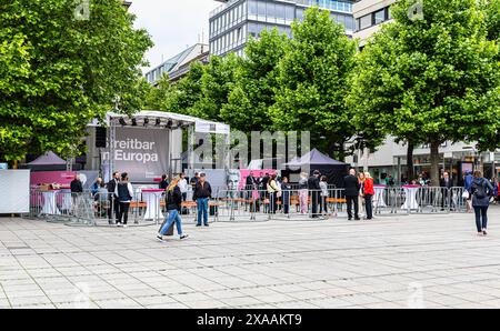 Stuttgart, 3. Juni 2024: Die Bühne der FDP auf dem Stuttgarter Schlossplatz. (Foto: Jonas Philippe/dieBildmanufaktur) Stockfoto