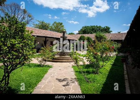 Innenhof der archäologischen Stätte Casa Blanca, Chalchuapa, Departement Santa Ana, El Salvador Stockfoto