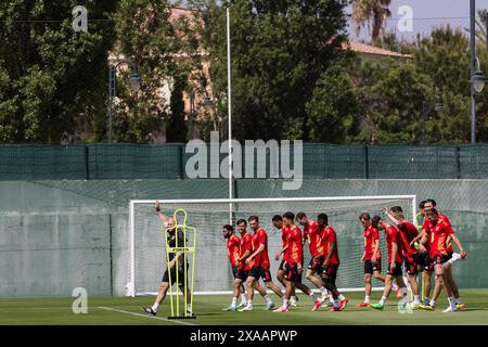 LAGOS, PORTUGAL - 05. JUNI 2024: Wales-Team während eines Trainings im Cascade Wellness Resort in Lagos Portugal vor dem bevorstehenden Freundschaftsspiel gegen Gibraltar am 6. Juni in der Estadio Algarve in Portugal. (Bild von John Smith/FAW) Stockfoto