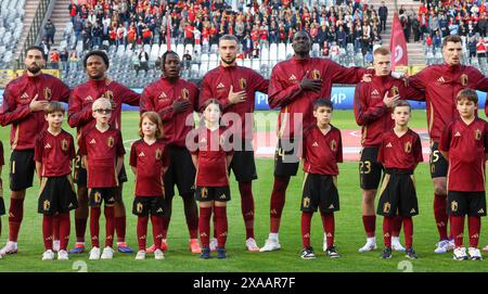 Belgier Yannick Carrasco, Belgier Lois Openda, Belgier Johan Bakayoko, Belgier Zeno Debast, Belgier Amadou Onana, der Belgier Arthur Vermeeren und der Belgier Thomas Meunier, die zu Beginn eines Freundschaftsspiels zwischen der belgischen Fußballnationalmannschaft Red Devils und der montenegrinischen Nationalmannschaft im King-Baudouin-Stadion (Stade ROI Baudouin - Koning Boudewijnstadion) am Mittwoch, den 5. Juni 2024 in Brüssel gezeigt wurden. Die Red Devils bereiten sich auf die bevorstehende Europameisterschaft 2024 in Deutschland vor. BELGA FOTO VIRGINIE LEFOUR Stockfoto