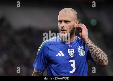 Bologna, Italien. Juni 2024. Italiens Federico Dimarco blickt auf die Freundschaftsspiele 2024 zwischen Italien und Turkiye im Renato Dall'Ara Stadion - Sport, Fußball - Bologna, Italien - Dienstag, 4. Juni 2024 (Foto: Massimo Paolone/LaPresse) Credit: LaPresse/Alamy Live News Stockfoto