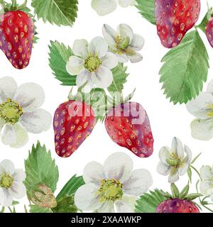 Reife Erdbeeren mit Blumen und Laub, nahtloses Muster, gezeichnet in Aquarell für die Gestaltung von Stockfoto