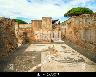 Mosaik in den Bädern des Eifersüchtigen (Terme dell'Invidioso) - Archäologischer Park von Ostia antica, Rom, Italien Stockfoto