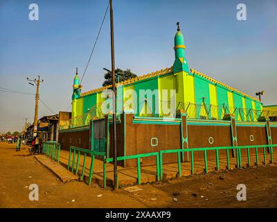 Farbenfrohe Moschee, Wau, Western Bahr el Ghazal, Südsudan, Afrika Stockfoto