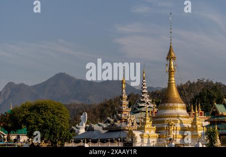 Aspekte buddhistischer und chinesischer Tempel in Mae Hong Son, Thailand, Südostasien, Asien Stockfoto