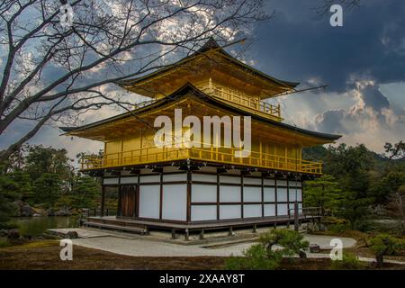 Kinkaku-Ji (Goldener Pavillon) buddhistischer Tempel, UNESCO-Weltkulturerbe, Kyoto, Honshu, Japan, Asien Stockfoto