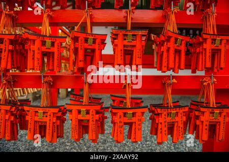 Souvenir der endlosen Roten Tore (Torii) von Kyoto Fushimi Inari, Kyoto, Honshu, Japan, Asien Stockfoto