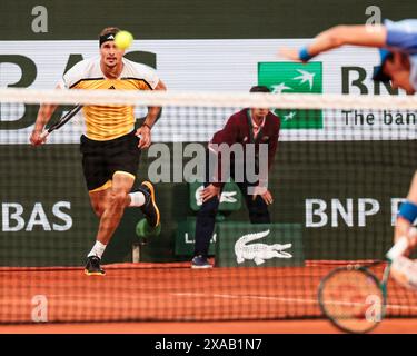 Paris, Frankreich. Juni 2024. Tennis: Grand Slam/ATP Tour - French Open, Männer Singles, Viertelfinale. Zverev (Deutschland) - De Minaur (Australien). Alexander Zverev ist in Aktion. Frank Molter/dpa/Alamy Live News Stockfoto