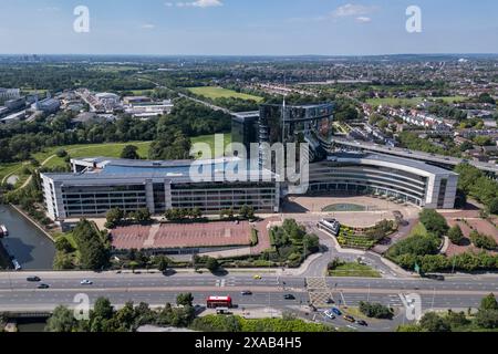 Luftaufnahme des GSK House, der Büros von GlaxoSmithKline in Brentford, London, Großbritannien. Stockfoto