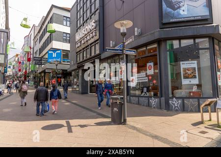 Geschäftsschliessung in Essen auf der Limbecker Straße. 05.06.2024, EU, DEU, Deutschland, Nordrhein-Westfalen, Essen: nach fast genau zehn Jahre nach der Eröffnung zieht sich die französische Möbelkette Maisons du Monde aus Essen zurück. Der Ausverkauf im Laden auf der Limbecker Straße in der Innenstadt läuft bereits seit einiger Zeit. EU, DEU, Deutschland, Nordrhein-Westfalen, Essen: Fast genau zehn Jahre nach der Eröffnung zieht sich die französische Möbelkette Maisons du Monde aus Essen zurück. Der Ausverkauf im Laden in der Limbecker Straße im Stadtzentrum ist schon seit einiger Zeit im Gange. Stockfoto