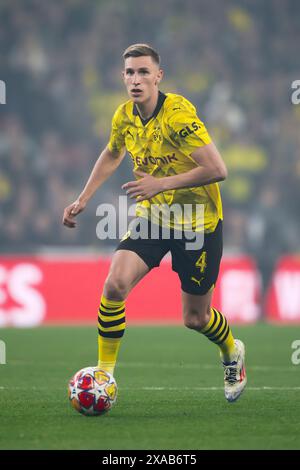 London, Vereinigtes Königreich. 1. Juni 2024. Nico Schlotterbeck von Borussia Dortmund in Aktion während des Endspiels der UEFA Champions League zwischen Borussia Dortmund und Real Madrid CF. Quelle: Nicolò Campo/Alamy Live News Stockfoto