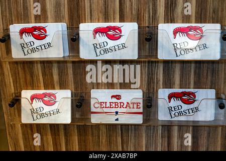 Red Lobster Restaurant Times Square bietet frischen Fisch und lebenden Hummer, New York City, USA 2024 Stockfoto