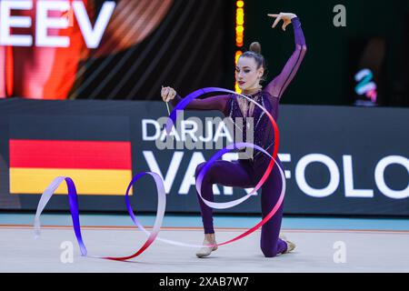 Budapest, Ungarn. Mai 2024. Darja Varfolomeev (GER) wurde während der 40. Europameisterschaft im Rhythmischen Gymnastik Budapest 2024 in der Papp Laszlo Budapest Sportarena gesehen. (Foto: Fabrizio Carabelli/SOPA Images/SIPA USA) Credit: SIPA USA/Alamy Live News Stockfoto