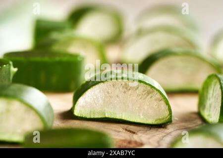 Aloe Vera-Schicht mit natürlichem Gel innen, Nahaufnahme Stockfoto