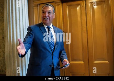 Washington, USA. Juni 2024. Senator Alex Padilla (D-CA) im US-Kapitol in Washington, DC, am Mittwoch, den 5. Juni, 2024. (Graeme Sloan/SIPA USA) Credit: SIPA USA/Alamy Live News Stockfoto