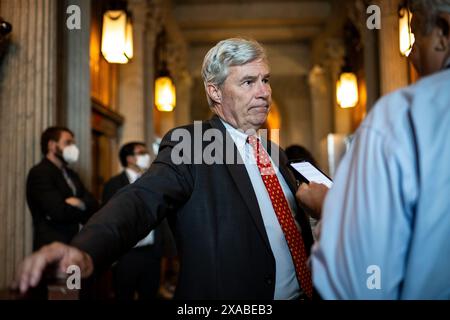 Washington, USA. Juni 2024. Senator Sheldon Whitehouse (D-CT) spricht am Mittwoch, den 5. Juni, im US-Kapitol in Washington, DC, vor Medien. 2024. (Graeme Sloan/SIPA USA) Credit: SIPA USA/Alamy Live News Stockfoto