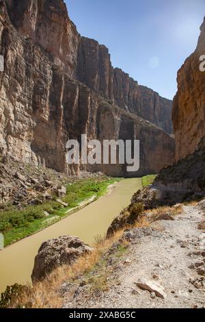 Der Rio Grande fließt durch die atemberaubenden Schluchten im Südwesten des Big Bend National Park Stockfoto