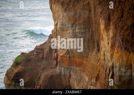 Geologische Sedimentschichten in Cliff Stockfoto