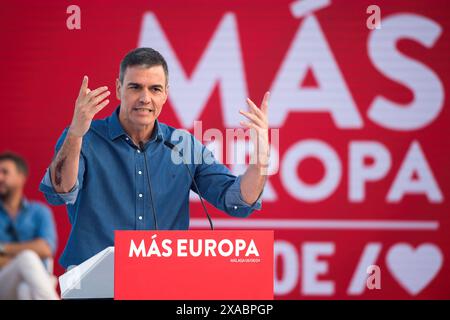 Malaga, Spanien. Juni 2024. Der spanische Premierminister Pedro Sanchez hält während eines Wahlkampfes eine Rede. Die spanische sozialistische Partei setzt den Wahlkampf für die bevorstehenden Europawahlen am 9. Juni mit Kundgebungen im ganzen Land fort. Die Europawahlen werden durch den Aufstieg rechtsextremer Parteien in einem Kontext politischer Unsicherheit gekennzeichnet sein. Quelle: SOPA Images Limited/Alamy Live News Stockfoto