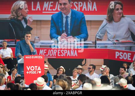 Malaga, Spanien. Juni 2024. Der spanische Premierminister Pedro Sanchez hält während eines Wahlkampfes eine Rede. Die spanische sozialistische Partei setzt den Wahlkampf für die bevorstehenden Europawahlen am 9. Juni mit Kundgebungen im ganzen Land fort. Die Europawahlen werden durch den Aufstieg rechtsextremer Parteien in einem Kontext politischer Unsicherheit gekennzeichnet sein. Quelle: SOPA Images Limited/Alamy Live News Stockfoto