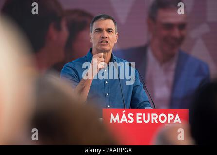 Malaga, Spanien. Juni 2024. Der spanische Premierminister Pedro Sanchez hält während eines Wahlkampfes eine Rede. Die spanische sozialistische Partei setzt den Wahlkampf für die bevorstehenden Europawahlen am 9. Juni mit Kundgebungen im ganzen Land fort. Die Europawahlen werden durch den Aufstieg rechtsextremer Parteien in einem Kontext politischer Unsicherheit gekennzeichnet sein. Quelle: SOPA Images Limited/Alamy Live News Stockfoto