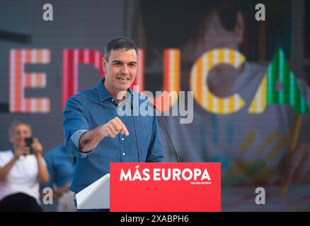 Malaga, Spanien. Juni 2024. Der spanische Premierminister Pedro Sanchez hält während eines Wahlkampfes eine Rede. Die spanische sozialistische Partei setzt den Wahlkampf für die bevorstehenden Europawahlen am 9. Juni mit Kundgebungen im ganzen Land fort. Die Europawahlen werden durch den Aufstieg rechtsextremer Parteien in einem Kontext politischer Unsicherheit gekennzeichnet sein. Quelle: SOPA Images Limited/Alamy Live News Stockfoto