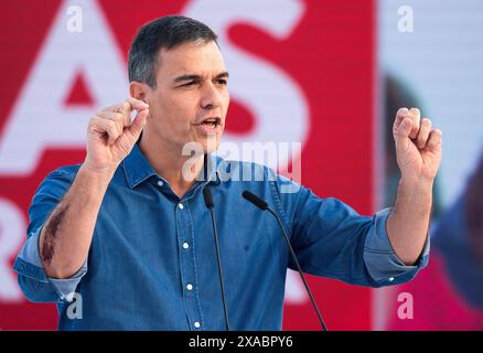 Malaga, Spanien. Juni 2024. Der spanische Premierminister Pedro Sanchez hält während eines Wahlkampfes eine Rede. Die spanische sozialistische Partei setzt den Wahlkampf für die bevorstehenden Europawahlen am 9. Juni mit Kundgebungen im ganzen Land fort. Die Europawahlen werden durch den Aufstieg rechtsextremer Parteien in einem Kontext politischer Unsicherheit gekennzeichnet sein. (Foto von Jesus Merida/SOPA Images/SIPA USA) Credit: SIPA USA/Alamy Live News Stockfoto