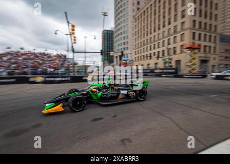 Juni 2024: Juncos Hollinger Racing Pilot Romain Grosjean (77) fährt während des Chevrolet Detroit Grand Prix. Die NTT IndyCar Series veranstaltet den Chevrolet Grand Prix in den Straßen der Innenstadt von Detroit, Michigan. (Jonathan Tenca/CSM) Stockfoto