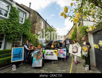 Circus Lane, New Town, Edinburgh, Großbritannien. Juni 2024. Starten Sie die Fotozellen-Veranstaltung für den NT Art Month, einem Kunstfestival, das unabhängige Kunstgalerien feiert. Die Veranstaltung findet vom 7. Juni bis zum 30. Juni 2024 statt. Im malerischen Circus Lane in Edinburghs New Town werden Vertreter der Bildergalerie mit einer Auswahl an Kunst und Skulpturen präsentiert, die während des NT Art Month Festivals zu sehen sind. Foto: phil wilkinson/Alamy Live News Stockfoto