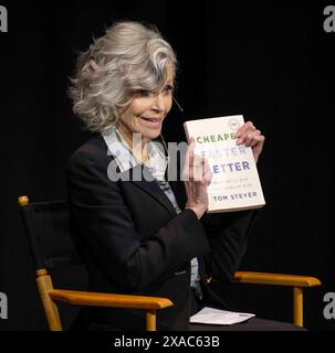 Juni 2024 – Los Angeles, Kalifornien, USA – JANE FONDA moderiert eine Diskussion über Tom Steyers neues Buch „Cheaper, Faster, Better: How We'll Win the Climate war“ während eines Live Talks in Los Angeles im Glorya Kaufman Performing Arts Center. (Kreditbild: © Brian Cahn/ZUMA Press Wire) NUR REDAKTIONELLE VERWENDUNG! Nicht für kommerzielle ZWECKE! Stockfoto