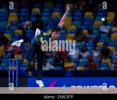 Bridgetown, Barbados. Juni 2024. ICC T20 World Cup 2024 – Australien gegen Oman die australischen Marcus Stoinis Bowls, während Australien im Kensington Oval, Bridgetown, Barbados, gegen Oman antritt. Quelle: Ian Jacobs/Alamy Live News Stockfoto