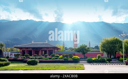 Die drei Pagoden des Chongsheng Tempel in der Nähe von Dali Altstadt, Provinz Yunnan, China. Stockfoto