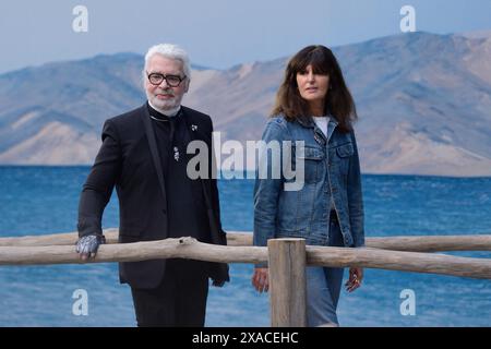 Paris, Frankreich. Oktober 2018. Virginie Viard verlässt die künstlerische Leitung von Chanel - File - Karl Lagerfeld und Virginie Viard tritt während der Chanel Fashion Show im Rahmen der Paris Fashion Week Womenswear Spring - Summer 2019 am 2. oktober 2018 in Paris auf. Foto: Aurore Marechal/ABACAPRESS. COM Credit: Abaca Press/Alamy Live News Stockfoto