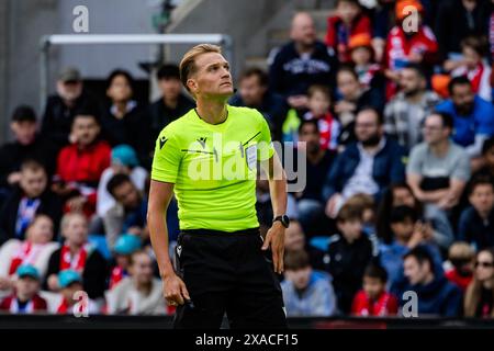 Oslo, Norwegen. Juni 2024. Schiedsrichter Mikkel Redder wurde während des Fußball-Freundschaftsspiels zwischen Norwegen und Kosovo im Ullevaal Stadion in Oslo gesehen. (Foto: Gonzales Photo/Alamy Live News Stockfoto