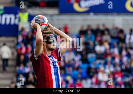 Oslo, Norwegen. Juni 2024. Kristoffer Ajer aus Norwegen wurde während des Fußballspiels zwischen Norwegen und Kosovo im Ullevaal Stadion in Oslo gesehen. (Foto: Gonzales Photo/Alamy Live News Stockfoto