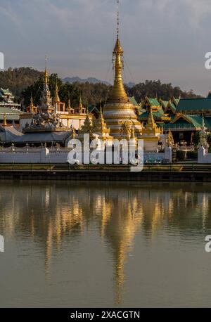 Aspekte buddhistischer und chinesischer Tempel in Mae Hong Son, Thailand, Südostasien, Asien Copyright: JulioxEtchart 1188-1052 Stockfoto