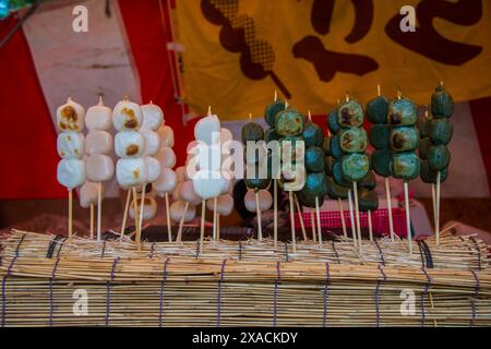 Lokale Fleischbällchen zum Verkauf, Miyajima, Japan, Asien Copyright: MichaelxRunkel 1184-11701 Stockfoto