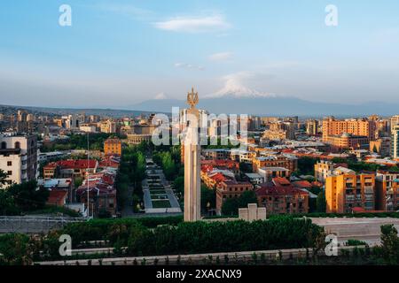 Der Blick auf den Ararat vom Kaskadenkomplex in Jerewan, Armenien Hayastan, Kaukasus, Zentralasien, Asien Copyright: LucaxAbbate 1351-313 Stockfoto