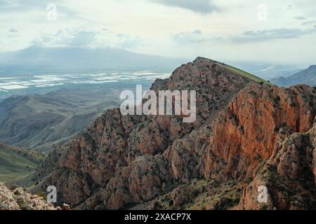 Wandern in Vayots Dzor, bekannt für seine roten Berge, Armenien Hayastan, Kaukasus, Zentralasien, Asien Copyright: LucaxAbbate 1351-333 Stockfoto