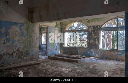 Ruinen in der Geisterstadt Eleousa, ehemaliges Sanatorium für Tuberkulose, Lost Place, Rhodos, Dodekanes, griechische Insel, Griechenland Stockfoto