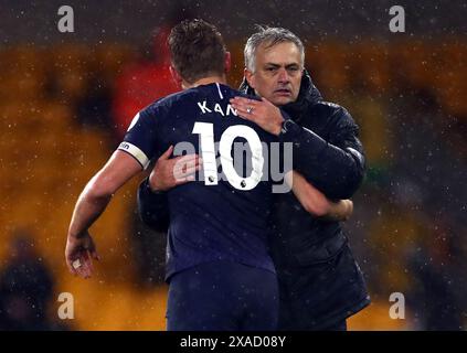 Aktenfoto vom 15.12.2019 von Harry Kane mit Jose Mourinho. Jose Mourinho gibt „Complete Player“ Harry Kane als Torschütze bei der Euro 2024 bekannt. Ausgabedatum: Donnerstag, 6. Juni 2024. Stockfoto