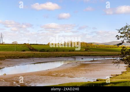 River Milbe Mündung, in der Nähe von Ravenglass, Cumbria, Blick in Richtung Eskdale, Lake District National Park, England, Großbritannien. Stockfoto