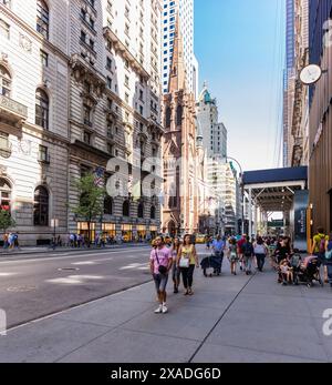 New York City, USA - 25. August 2017: In der Nähe der Ecke Fifth Avenue und West 55th Street. Stockfoto